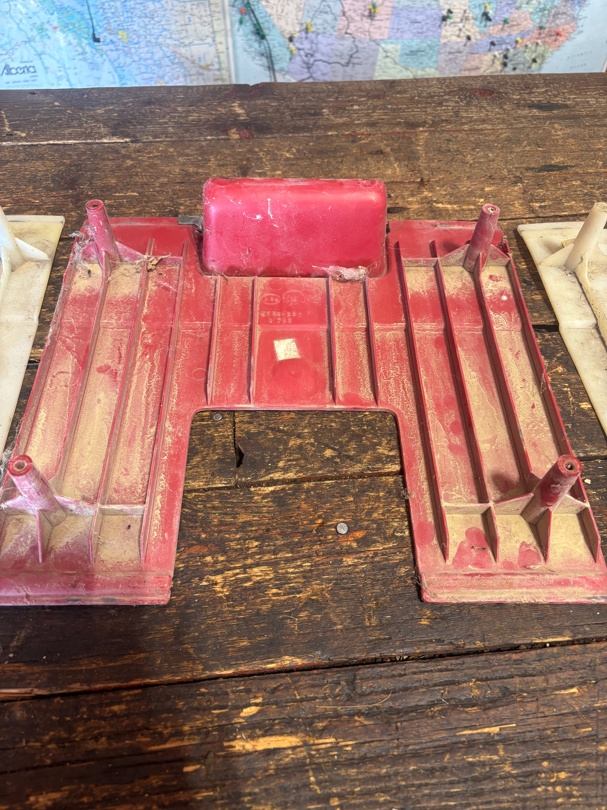 89-93 Ram LE Tailgate Plastic Supports