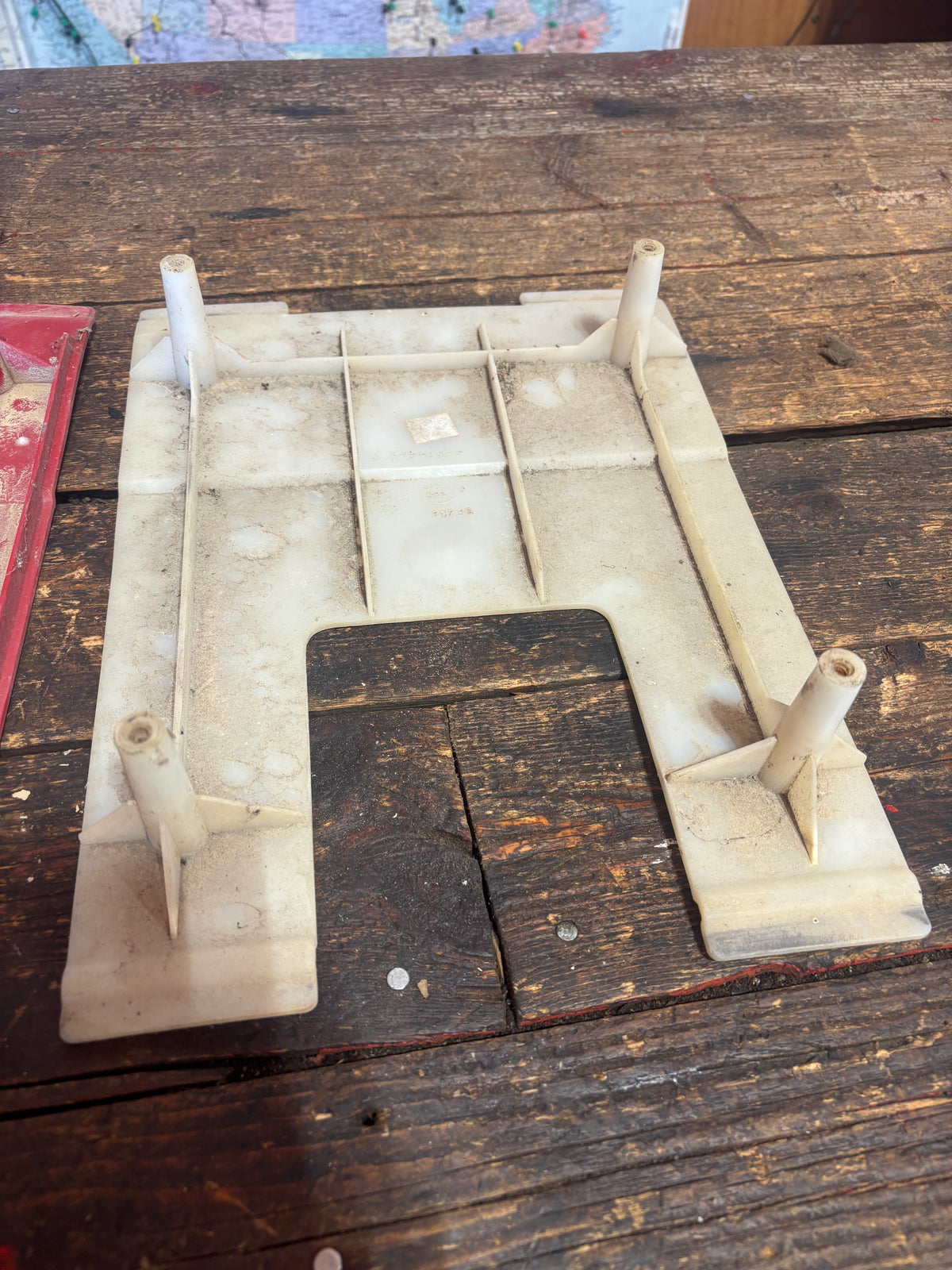 89-93 Ram LE Tailgate Plastic Supports