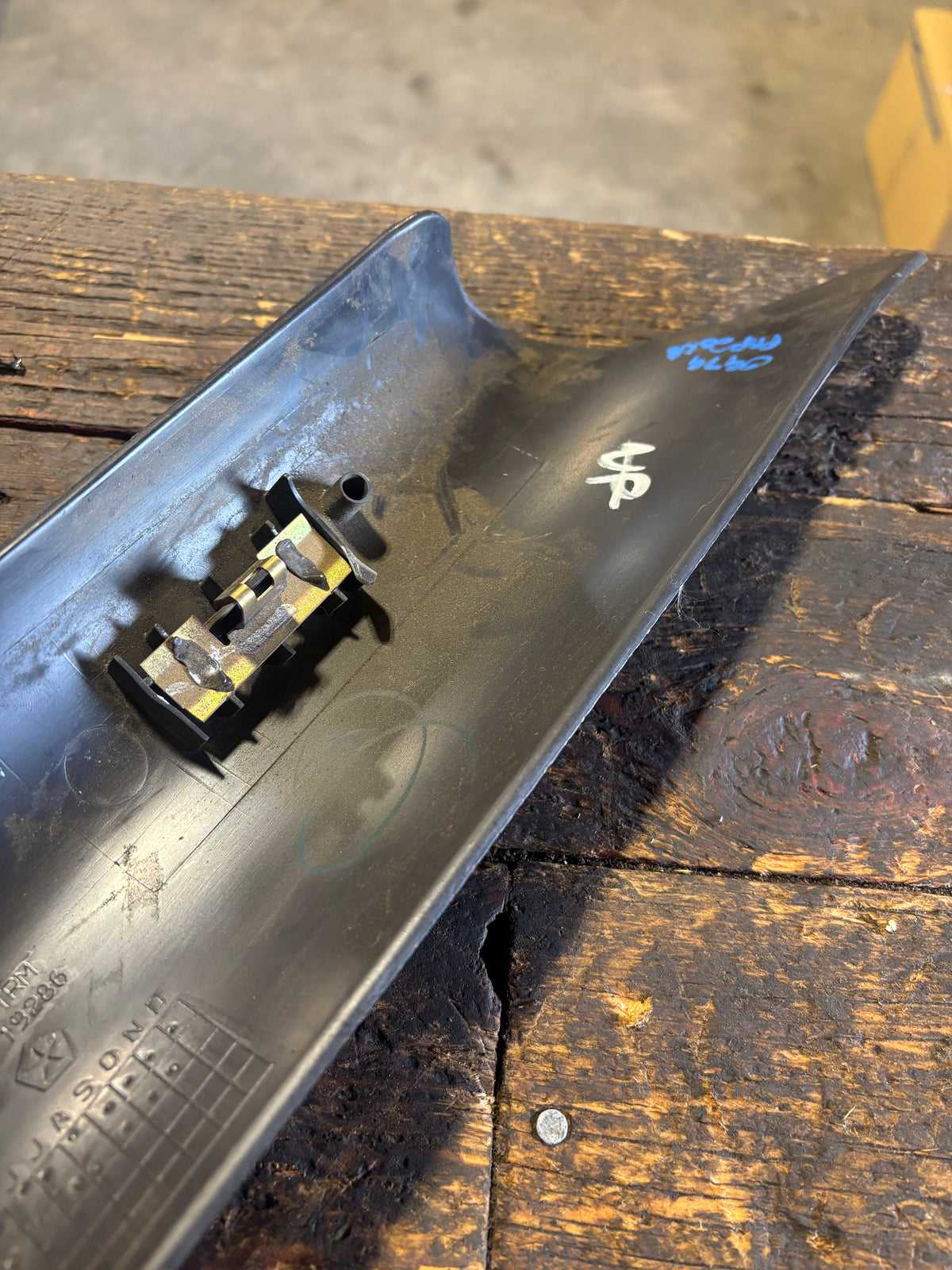 OEM &#39;98-&#39;02 Ram Driver A Pillar Trim