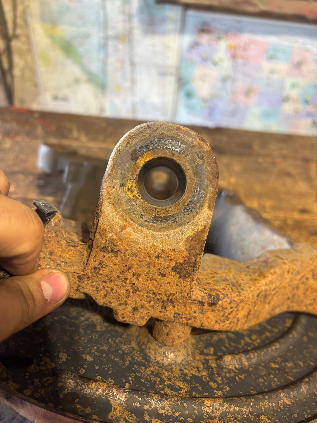 2010 -2012 DODGE RAM 2500 3500 CUMMINS / HEMI PASSENGER STEERING KNUCKLE SPINDLE