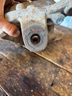 2010 -2012 DODGE RAM 2500 3500 CUMMINS / HEMI PASSENGER STEERING KNUCKLE SPINDLE
