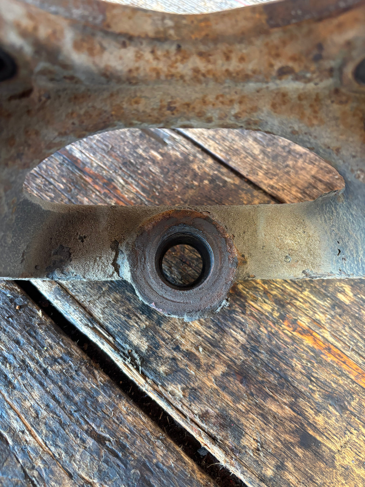 2010 -2012 DODGE RAM 2500 3500 CUMMINS / HEMI PASSENGER STEERING KNUCKLE SPINDLE