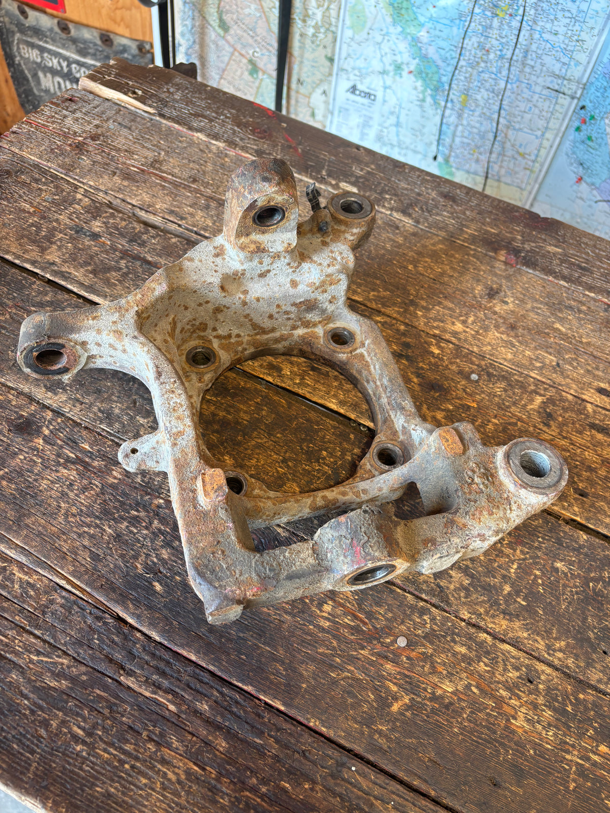2010 -2012 DODGE RAM 2500 3500 CUMMINS / HEMI PASSENGER STEERING KNUCKLE SPINDLE
