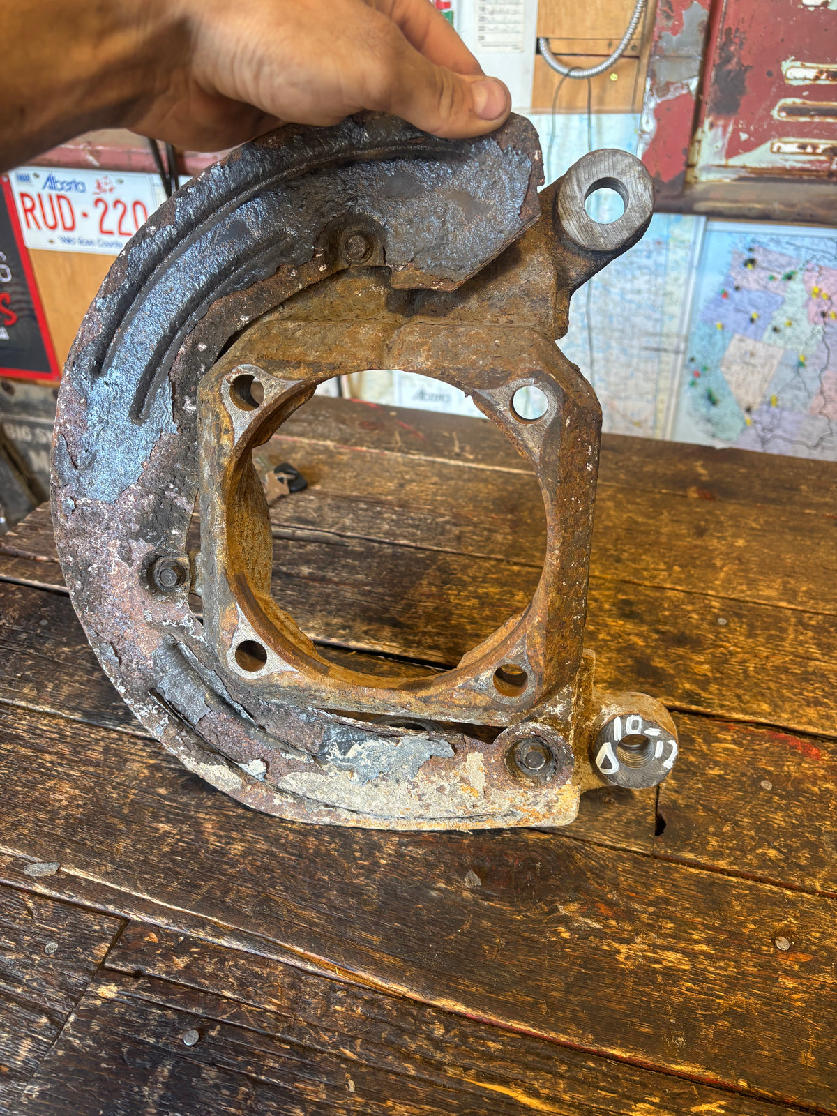 2010 -2012 DODGE RAM 2500 3500 CUMMINS / HEMI DRIVER STEERING KNUCKLE SPINDLE