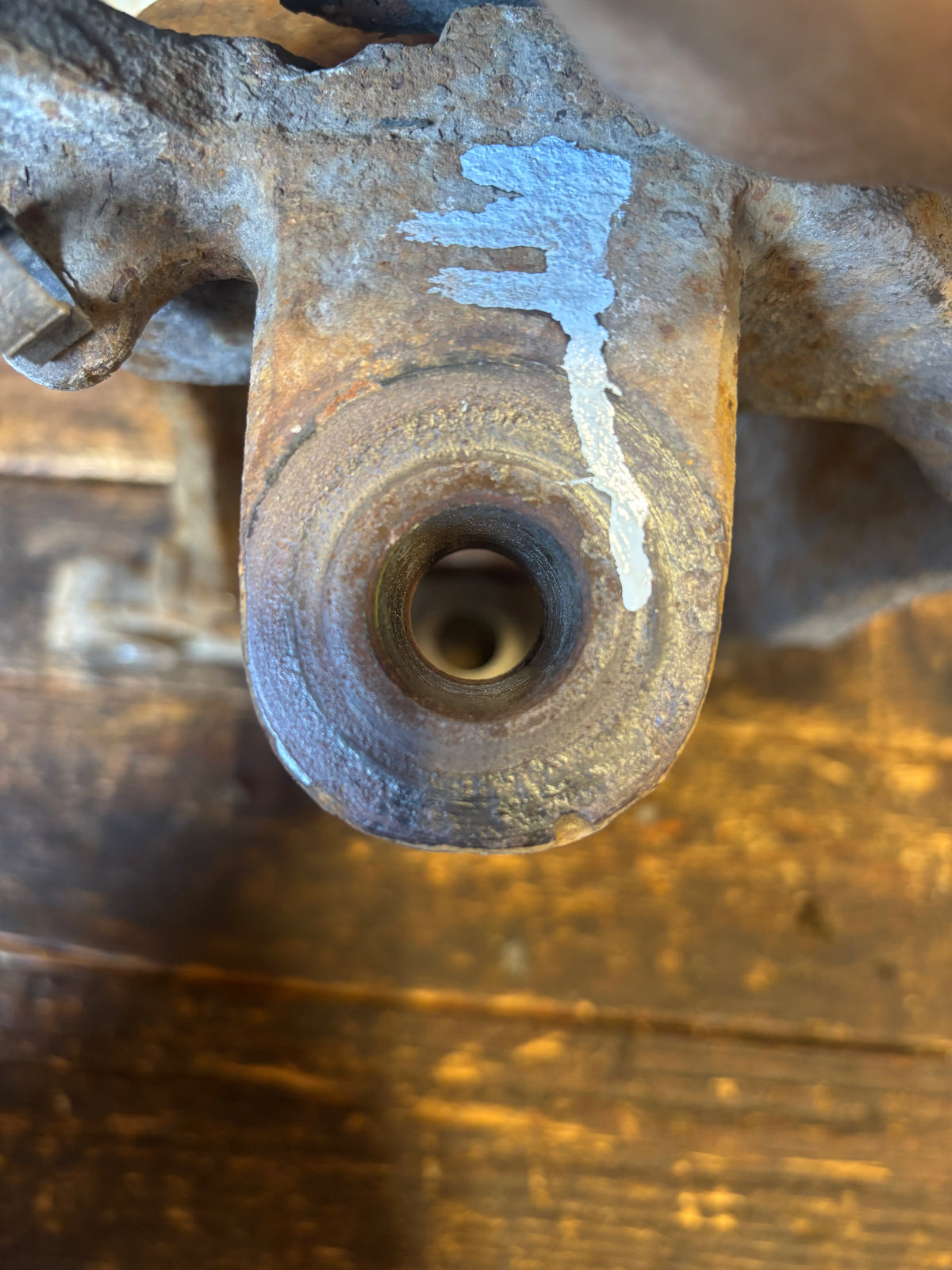 2010 -2012 DODGE RAM 2500 3500 CUMMINS / HEMI DRIVER STEERING KNUCKLE SPINDLE