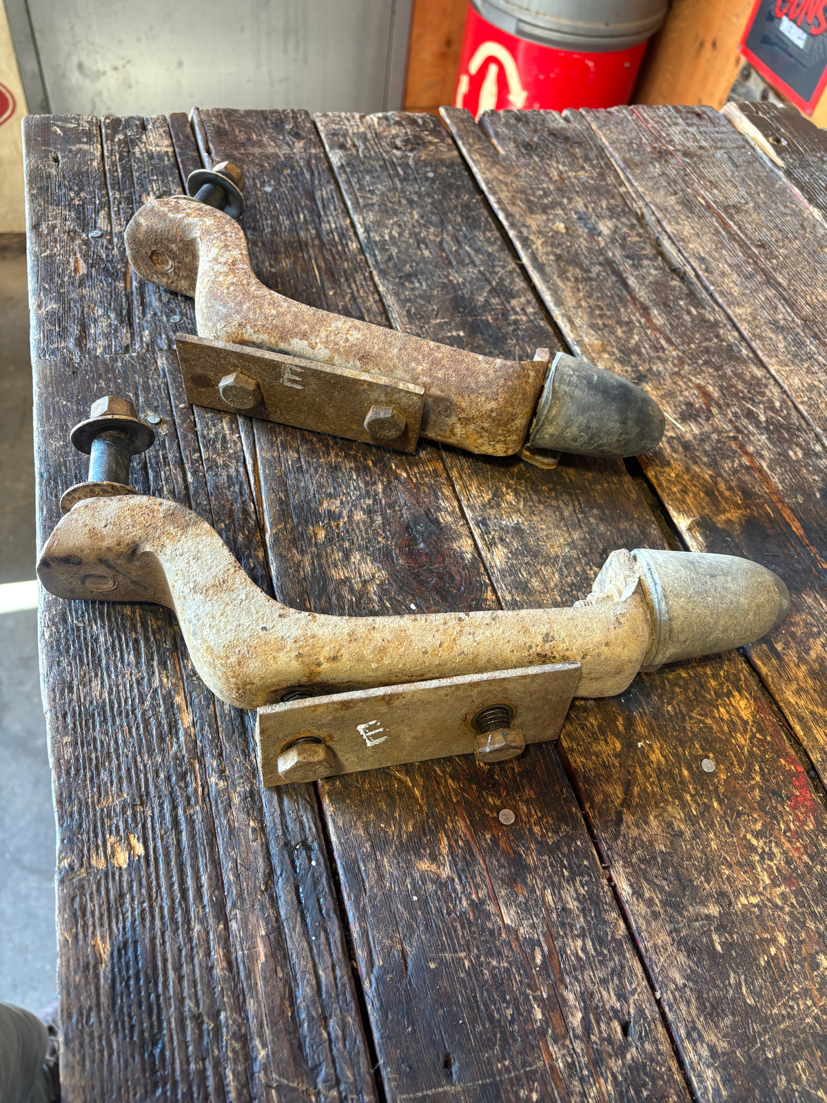 89-93 DODGE RAM 250/350 1ST GEN 4X4 FRONT DANA 60 SHOCK BRACKET MOUNTS