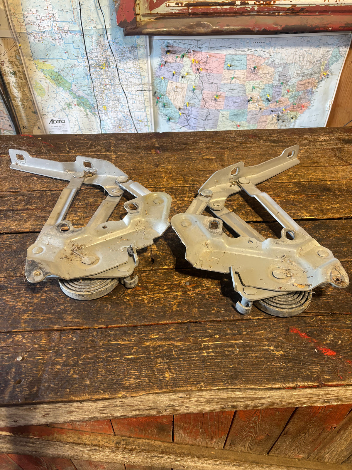 Hood Hinges for &#39;94-&#39;02 Dodge Ram Trucks