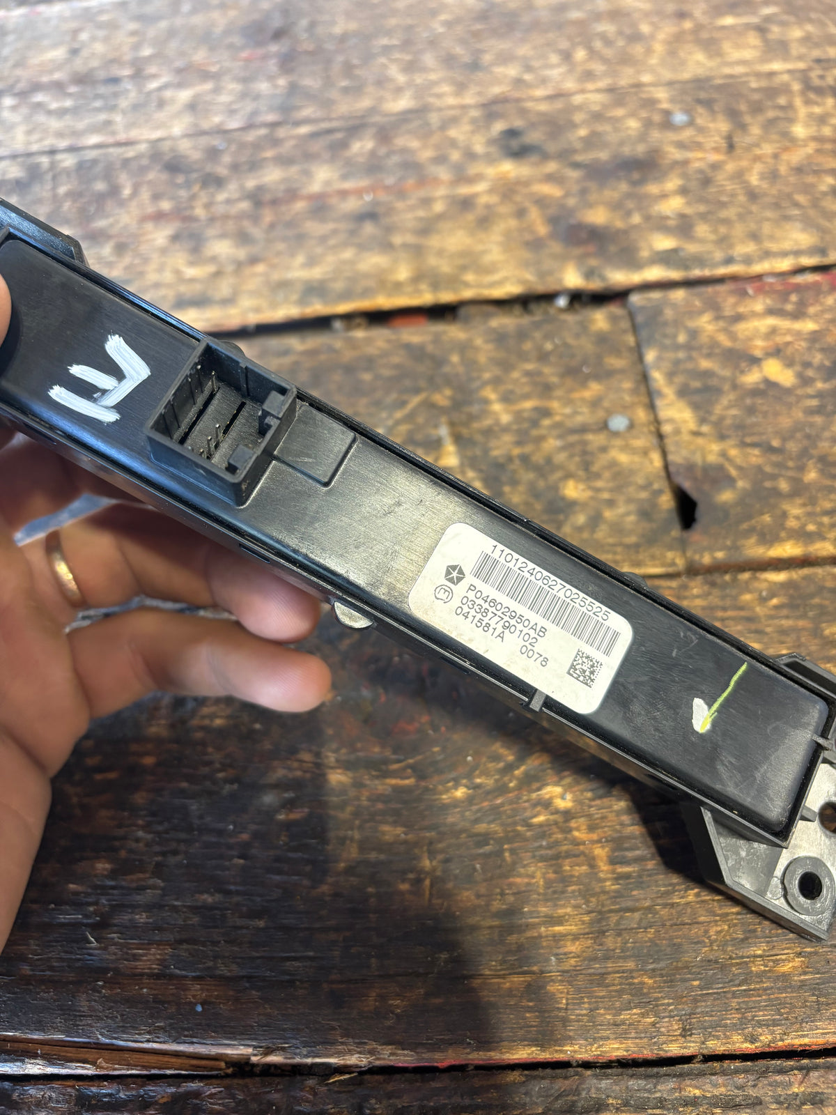 2010 2011 2012 DODGE RAM EXHAUST BRAKE TOW HAUL HAZARD LIGHT BUTTONS P 04602954