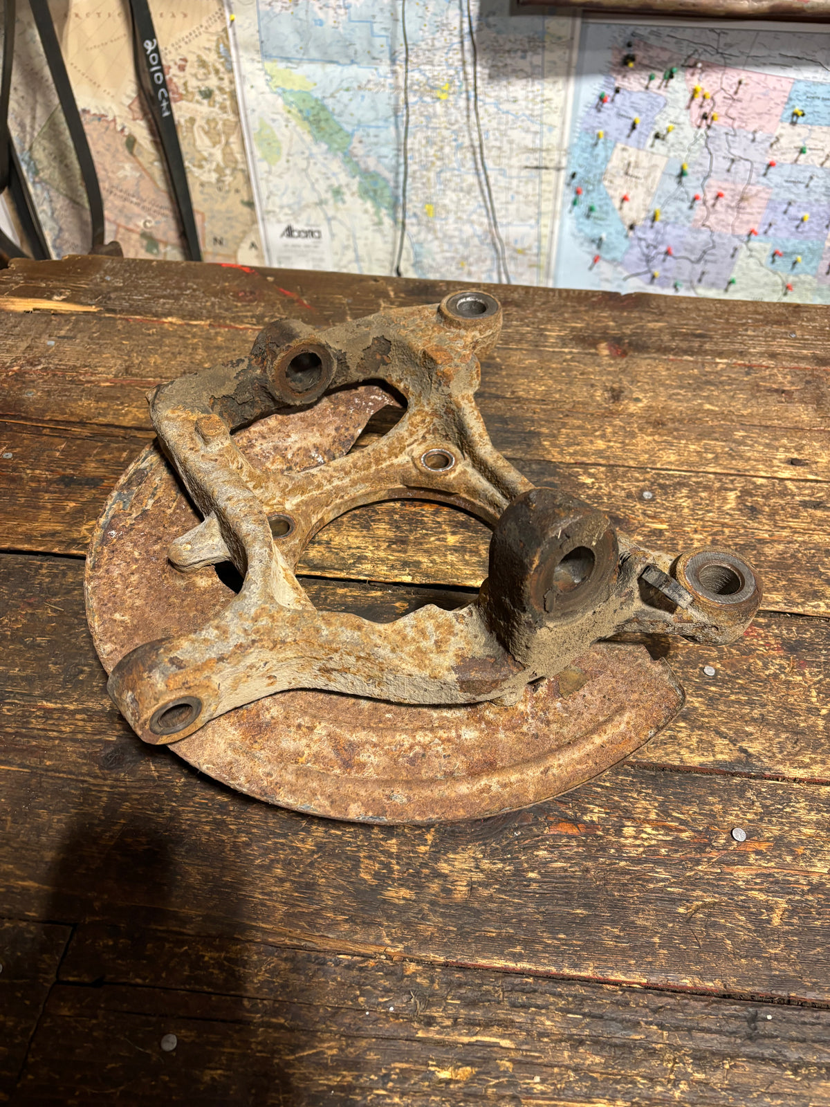 2010 -2012 DODGE RAM 2500 3500 CUMMINS / HEMI DRIVER STEERING KNUCKLE SPINDLE 4x4