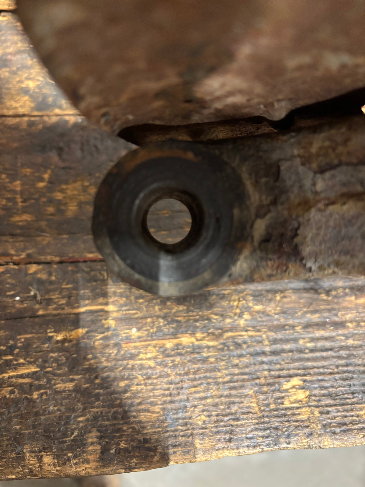 2010 -2012 DODGE RAM 2500 3500 CUMMINS / HEMI DRIVER STEERING KNUCKLE SPINDLE 4x4