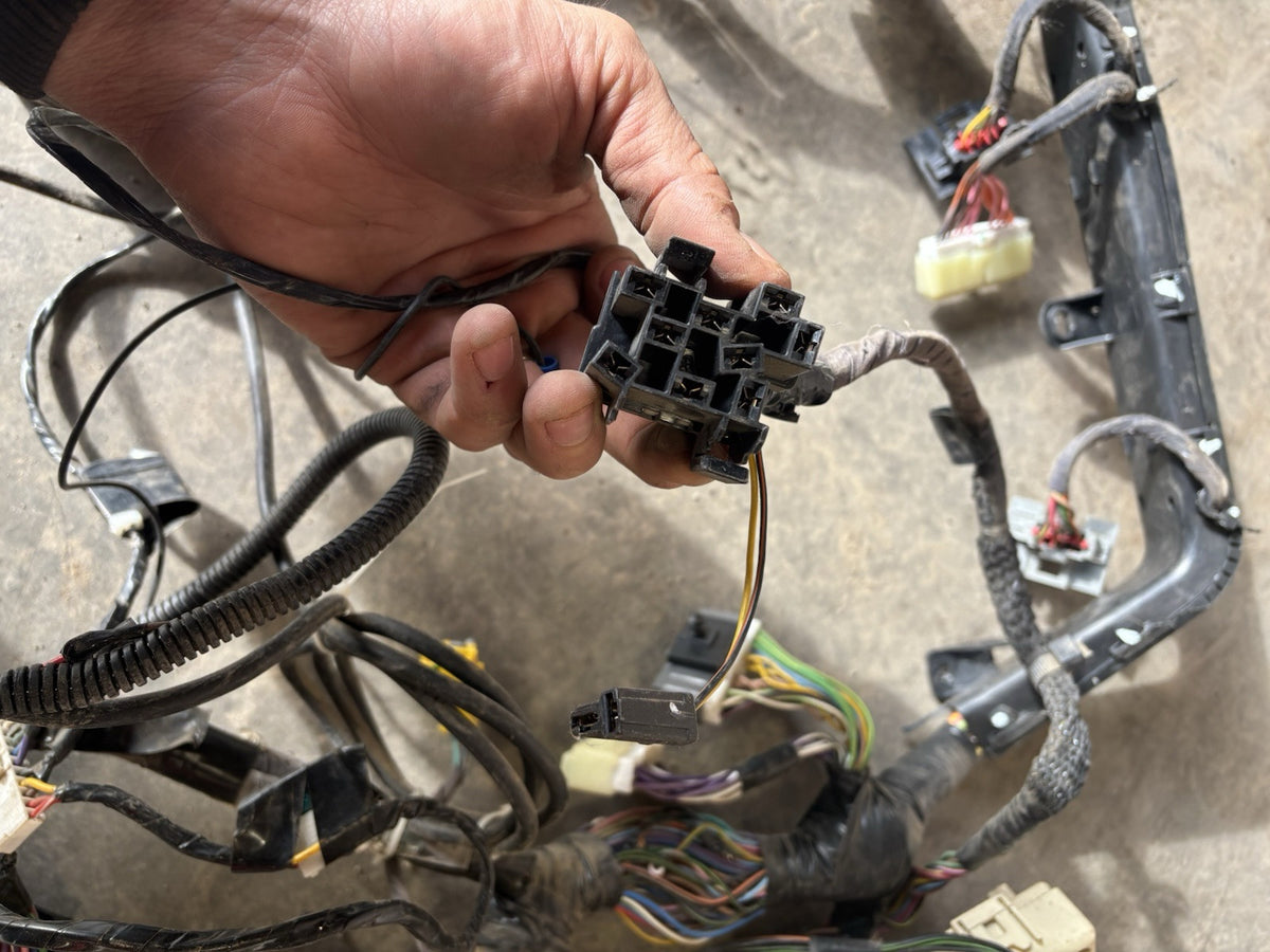 1998 DODGE RAM 2500 3500 12V/ 24V CUMMINS AUTO DASH HARNESS 56020481