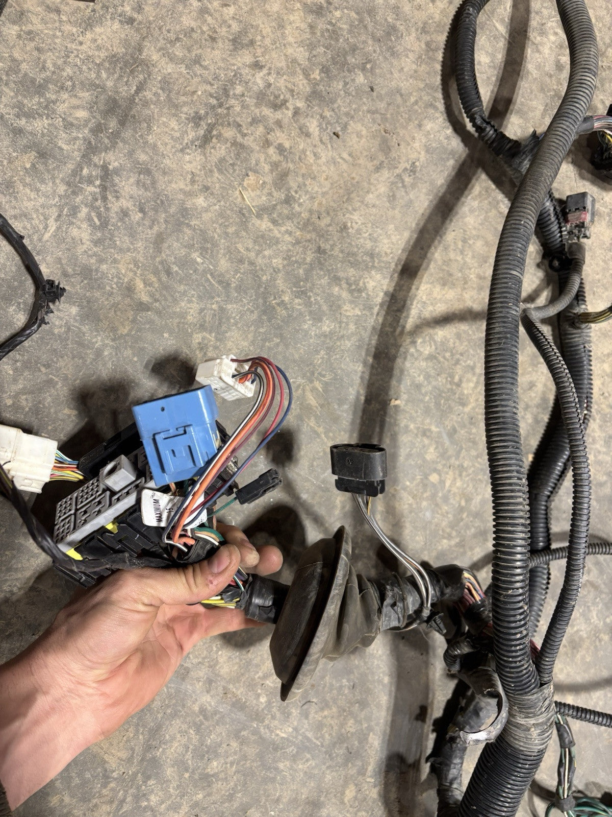 2005 DODGE RAM 2500 3500 CUMMINS ENGINE BAY HARNESS 56051233AD